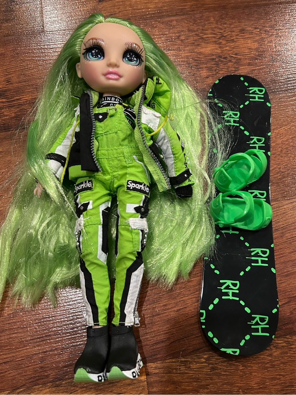 Rainbow High Winter Break Jade Hunter Doll with Snowboard Green Hair Ski Suit